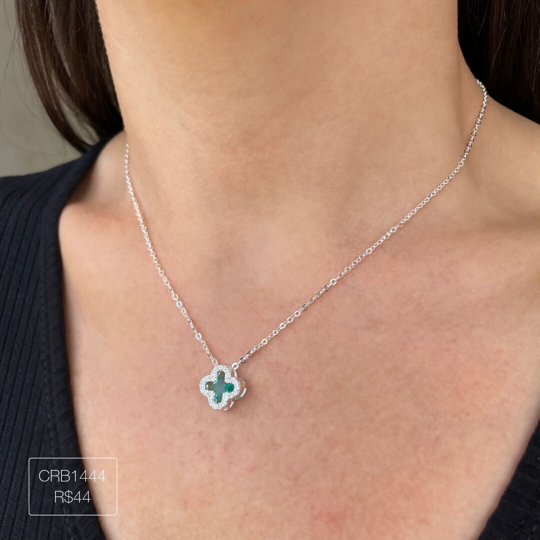 Colar de Trevo Vidro Verde Cravejado Cristal Prateado